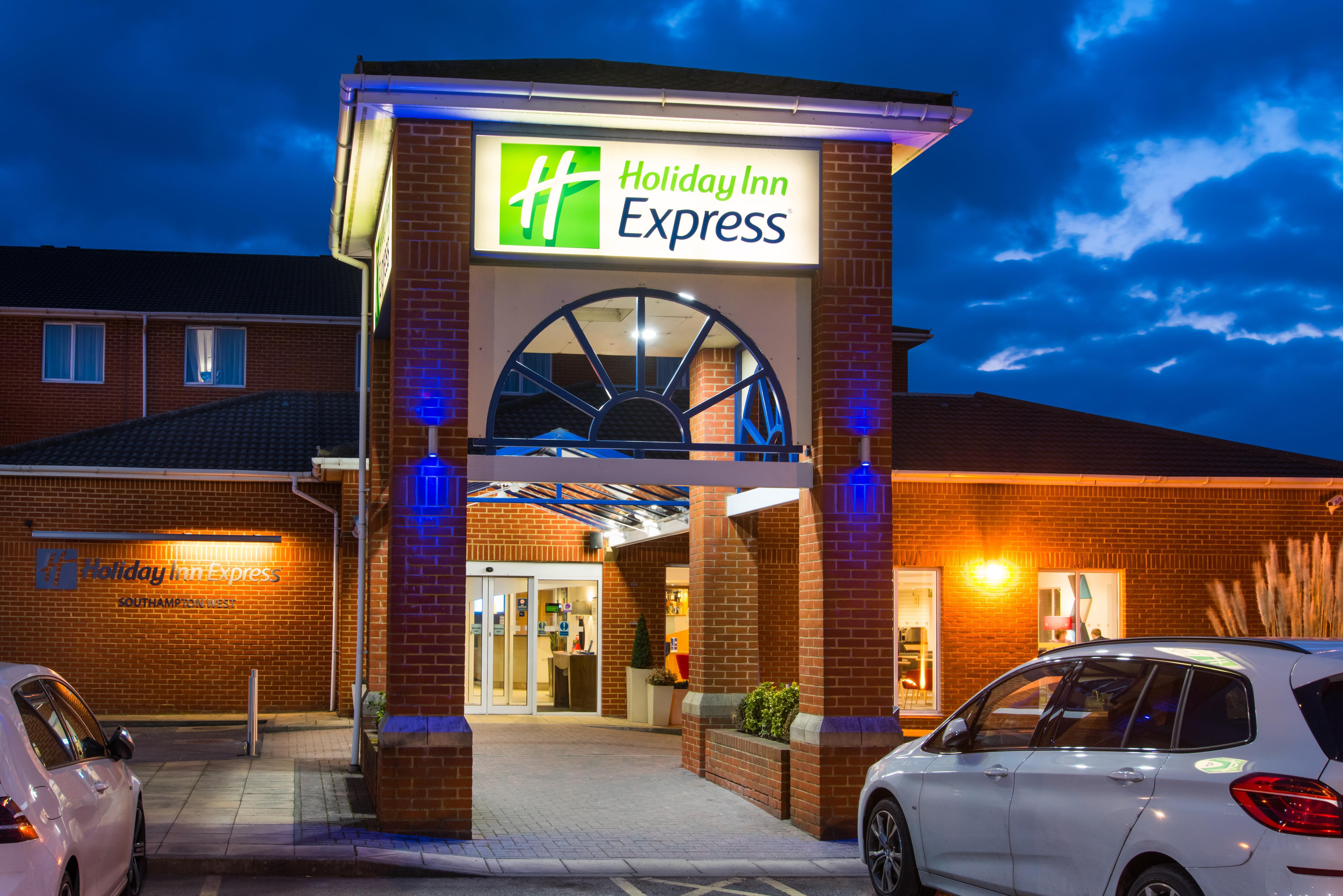 Holiday Inn Express Southampton West By Ihg Totton Exterior foto